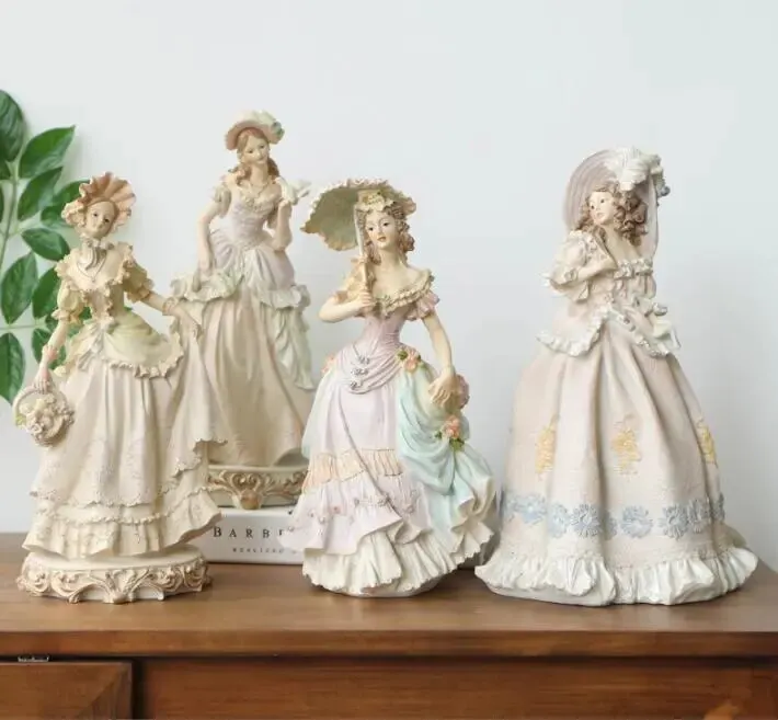 European Victorian Girl Beauty - Nutcracker Figurine avaliação e preço